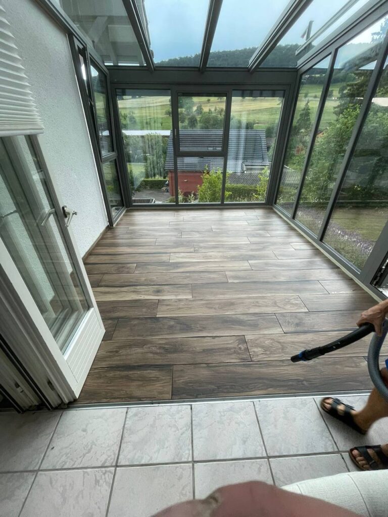 Wintergarten mit Boden in Holzoptik